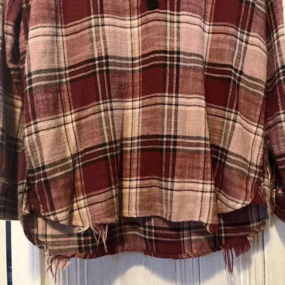AMERICAN EAGLE plaid burgandy oversized lace up top distressed|M whimsigoth - Picture 4 of 8